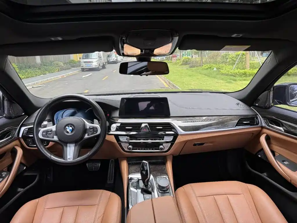 BMW 5 Series — миниатюра 7