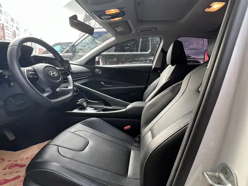 Hyundai Elantra — миниатюра 6