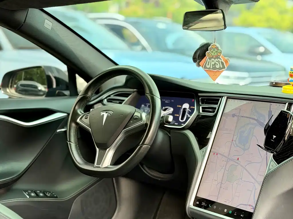 Tesla Model S — миниатюра 10