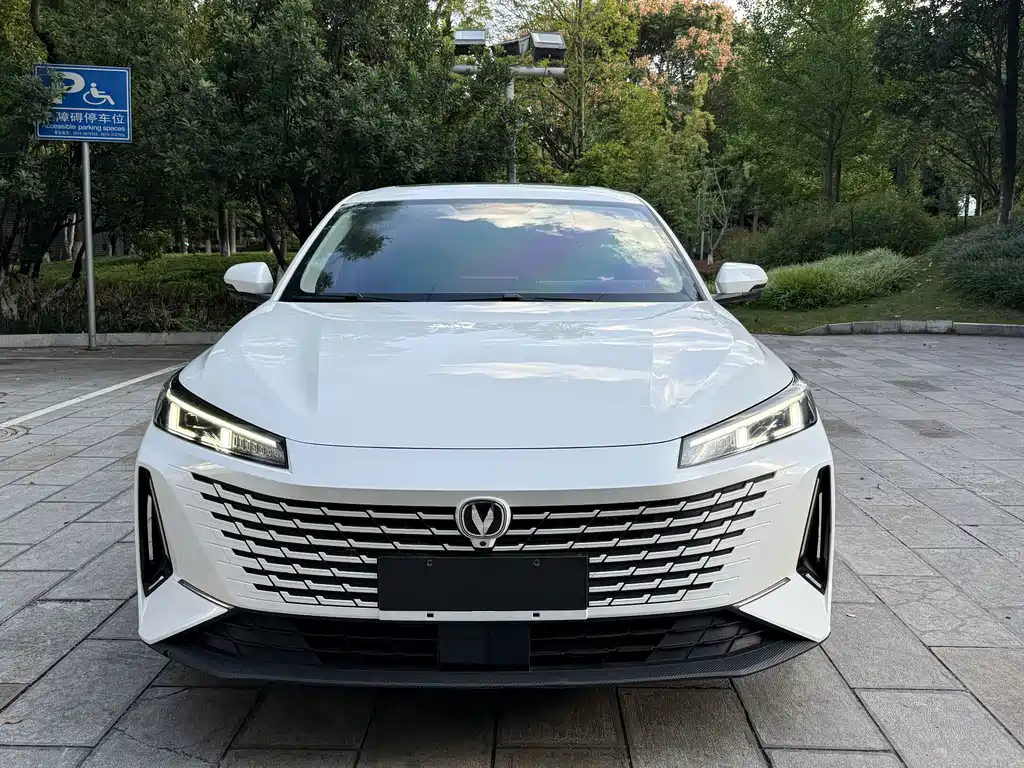 Changan Yida — миниатюра 3