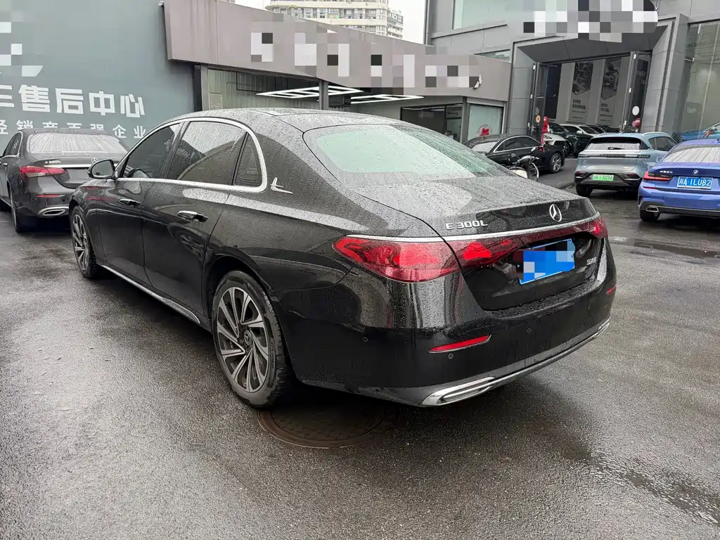 Mercedes-Benz E-Class — миниатюра 7