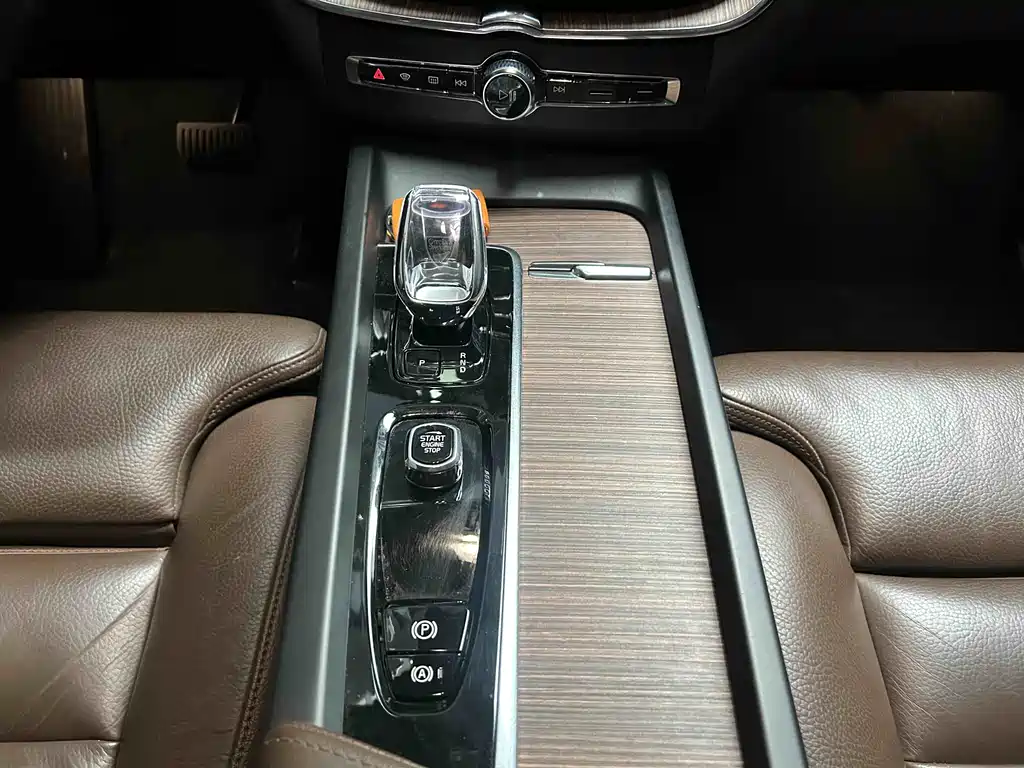 Volvo XC60 2023 B5 Luxury
