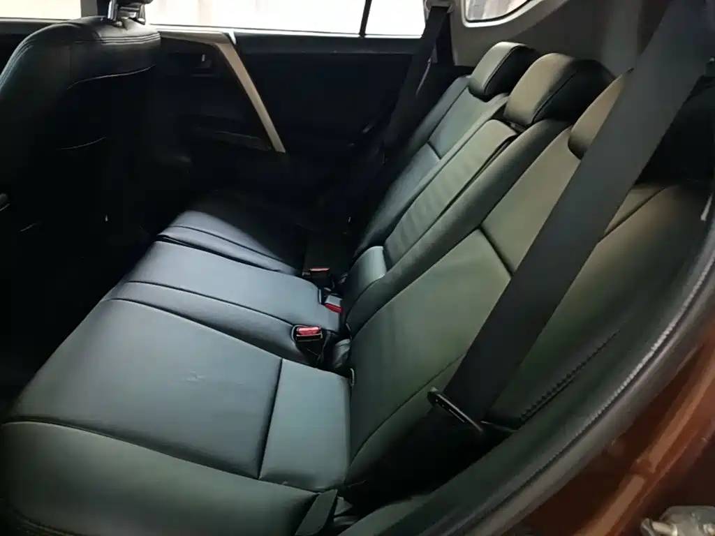 Toyota RAV4 — миниатюра 17