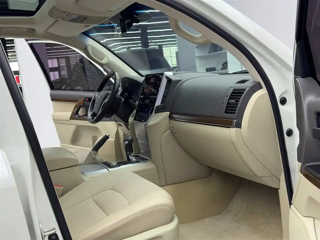 Toyota Land Cruiser 2018 4.6L GX-R