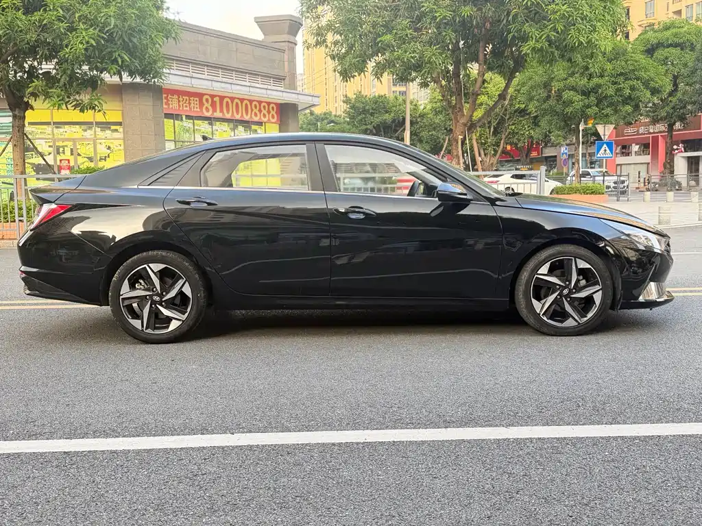 Hyundai Elantra — миниатюра 11