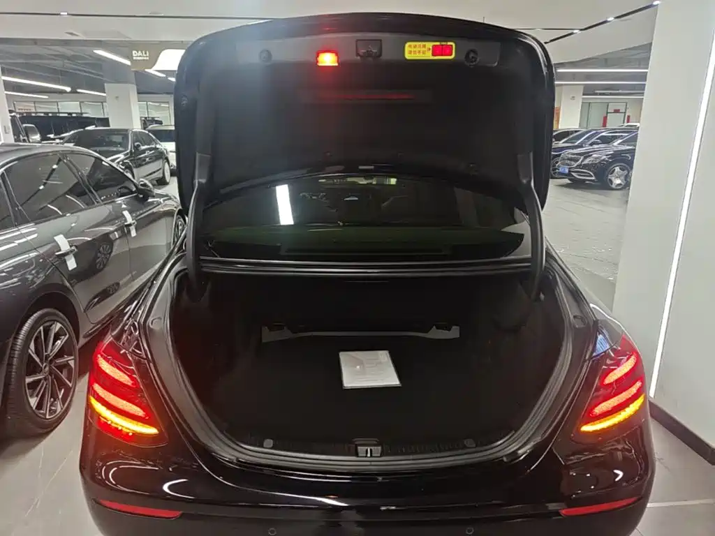 Mercedes-Benz E-Class — миниатюра 19