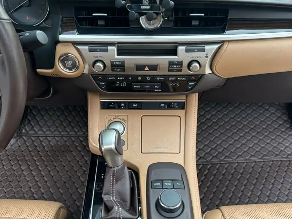 Lexus ES — миниатюра 13