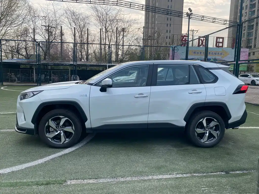 Toyota RAV4 Prime - фото 3