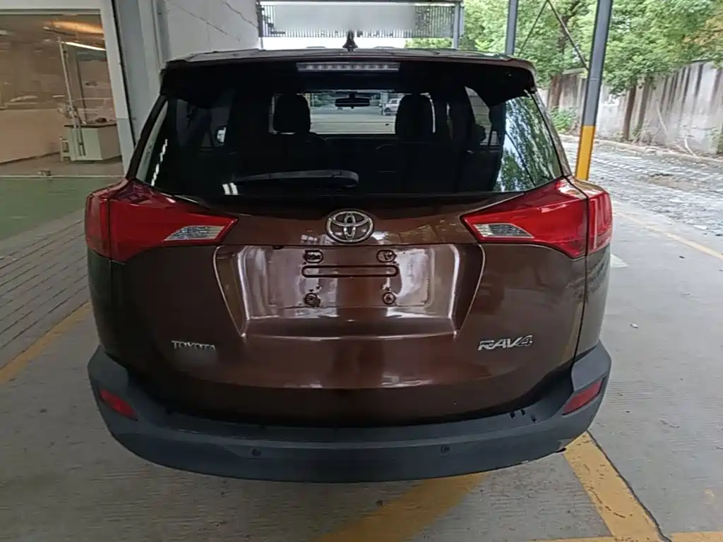 Toyota RAV4 — миниатюра 6