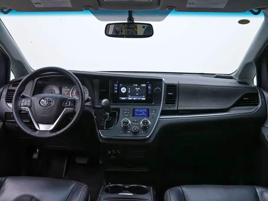 Toyota Sienna — миниатюра 9