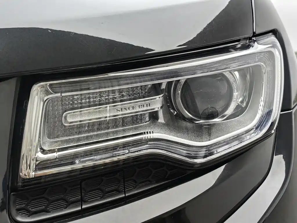 Jeep Grand Cherokee (Import) — миниатюра 7