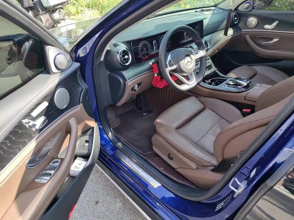 Mercedes-Benz E-Class — миниатюра 14