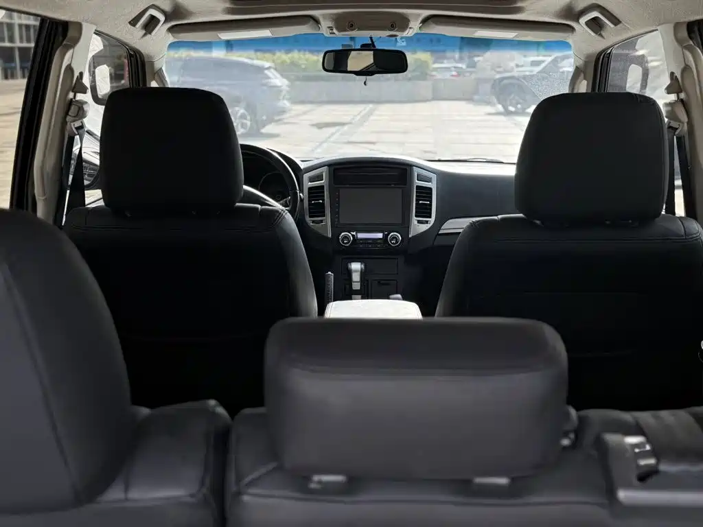 Mitsubishi Pajero (Import) — миниатюра 15