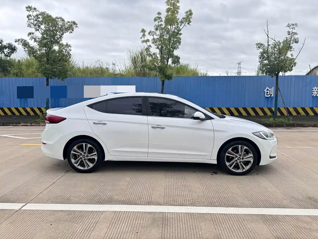 Hyundai Elantra — миниатюра 4