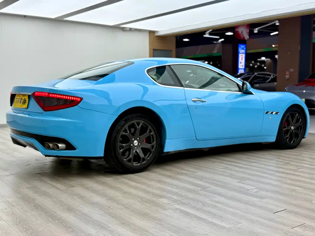 Maserati GranTurismo 2013 4.2L V8