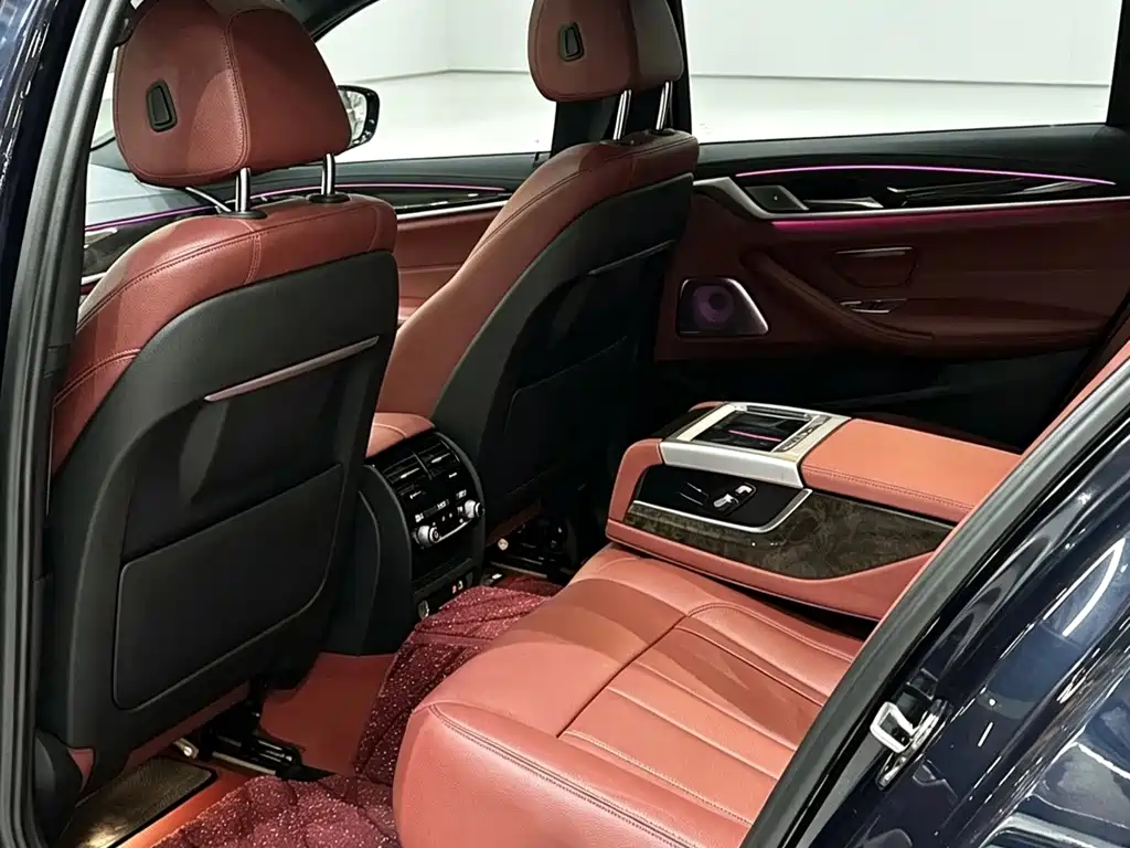 BMW 5 Series — миниатюра 7