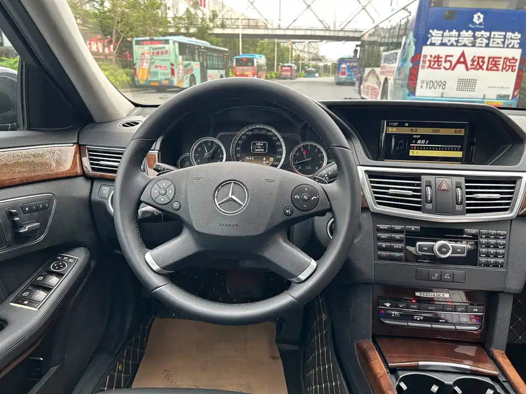 Mercedes-Benz E-Class — миниатюра 10