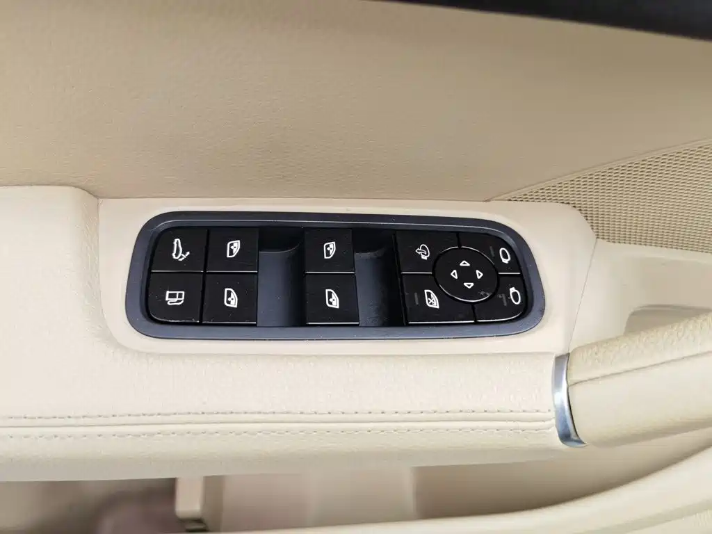 Porsche Cayenne Hybrid — миниатюра 9
