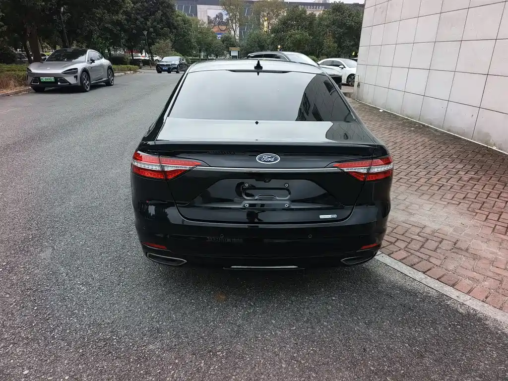 Ford Taurus — миниатюра 13
