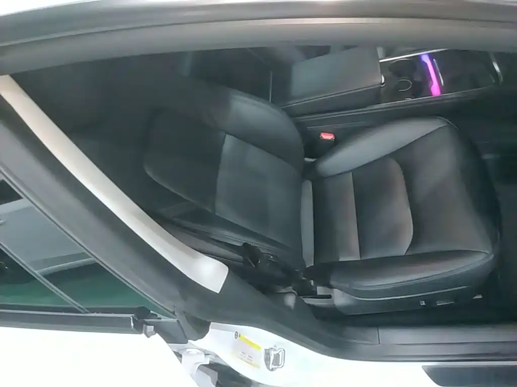 Tesla Model 3 — миниатюра 25
