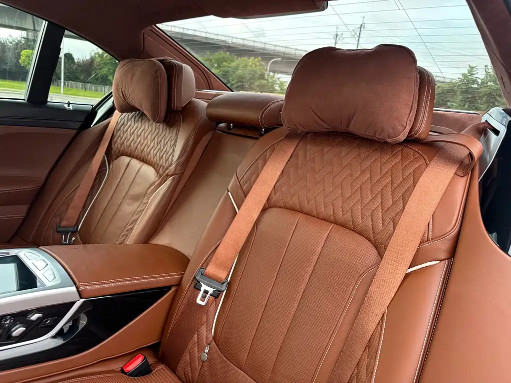 BMW 7 Series — миниатюра 16