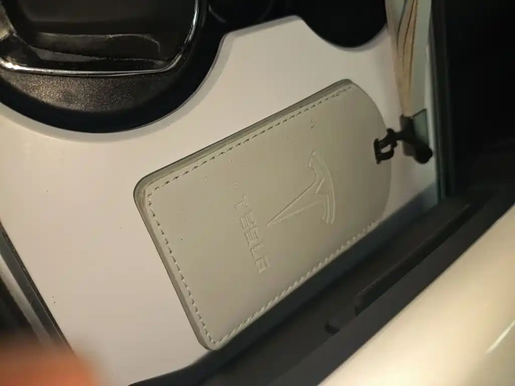 Tesla Model 3 — миниатюра 9