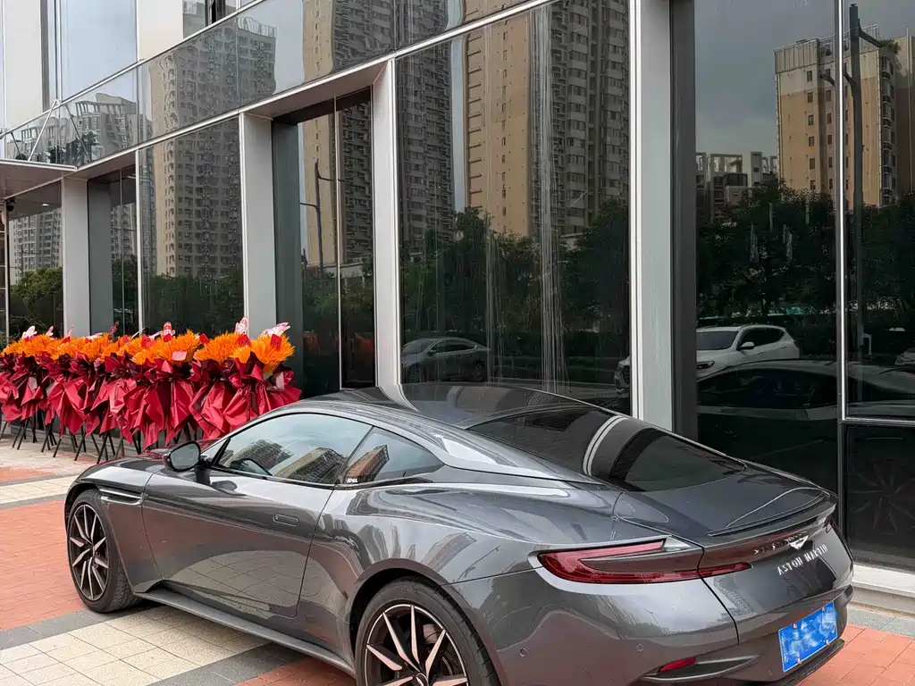 Aston Martin DB11 2023 4.0T V8 Coupe