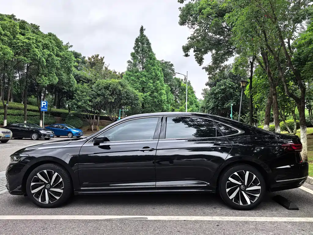 Volkswagen Passat 2022 330TSI Luxury