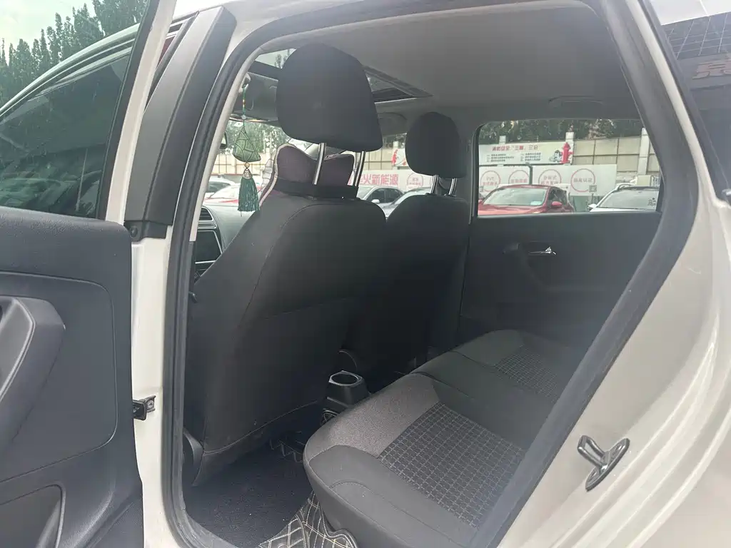Volkswagen Polo — миниатюра 12
