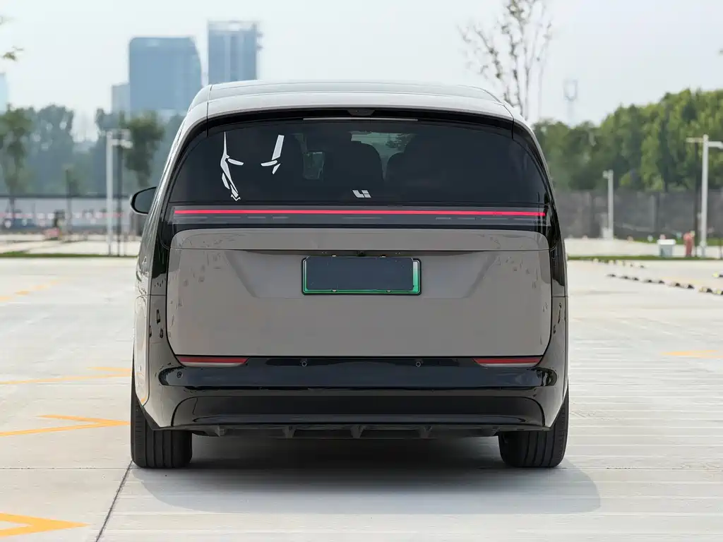 Li Auto MEGA 2024 Ultra