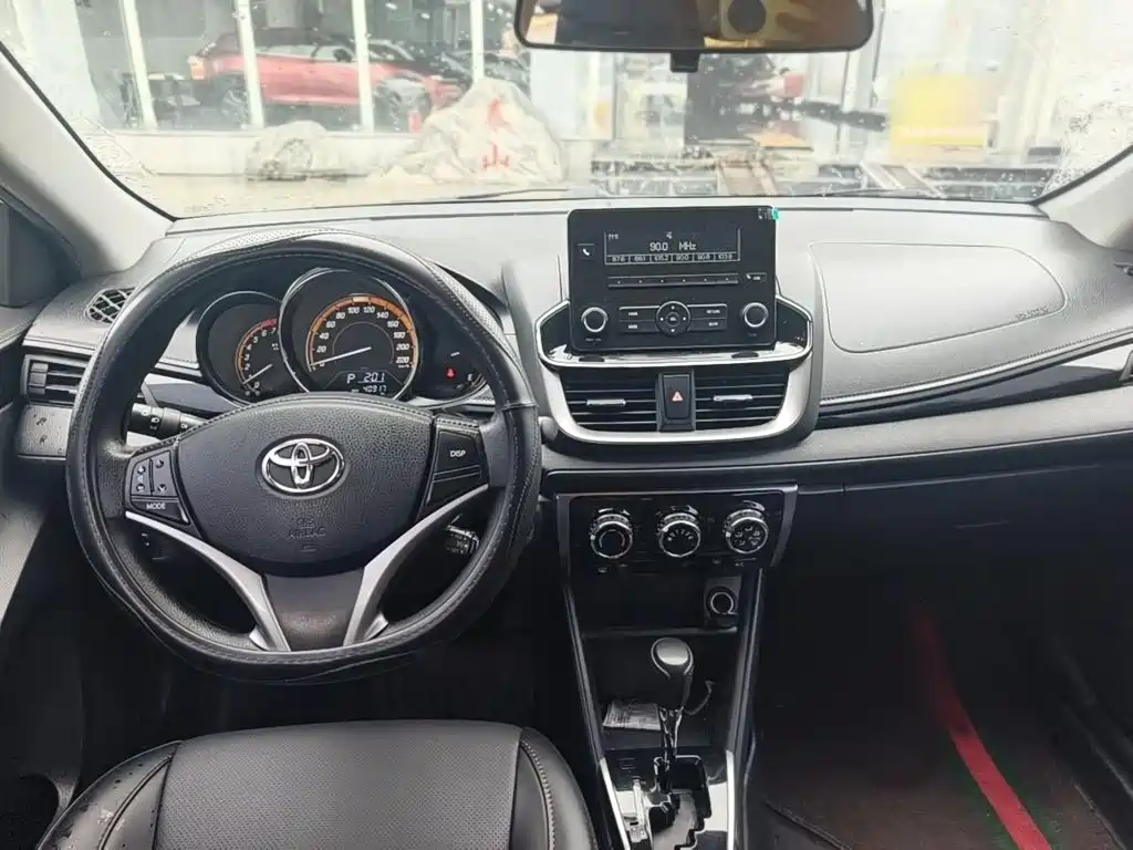 Toyota Yaris L — миниатюра 15