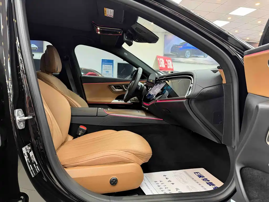 Mercedes-Benz E-Class — миниатюра 16