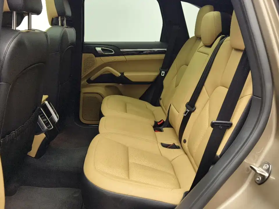 Porsche Cayenne — миниатюра 11