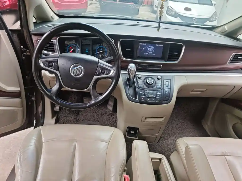 Buick GL8 — миниатюра 10