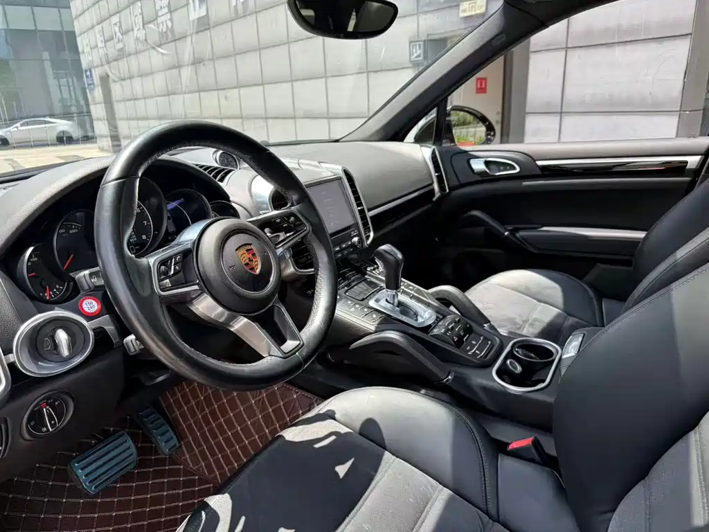 Porsche Cayenne — миниатюра 7