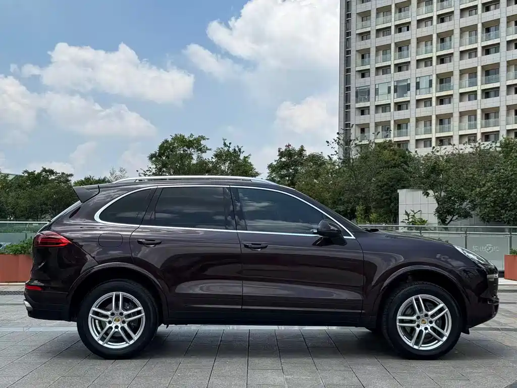 Porsche Cayenne — миниатюра 15