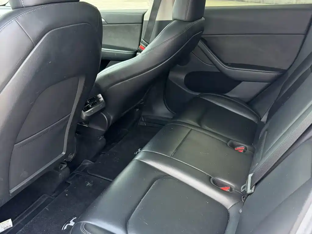 Tesla Model Y — миниатюра 5