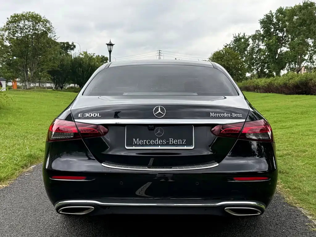Mercedes-Benz E-Class — миниатюра 9