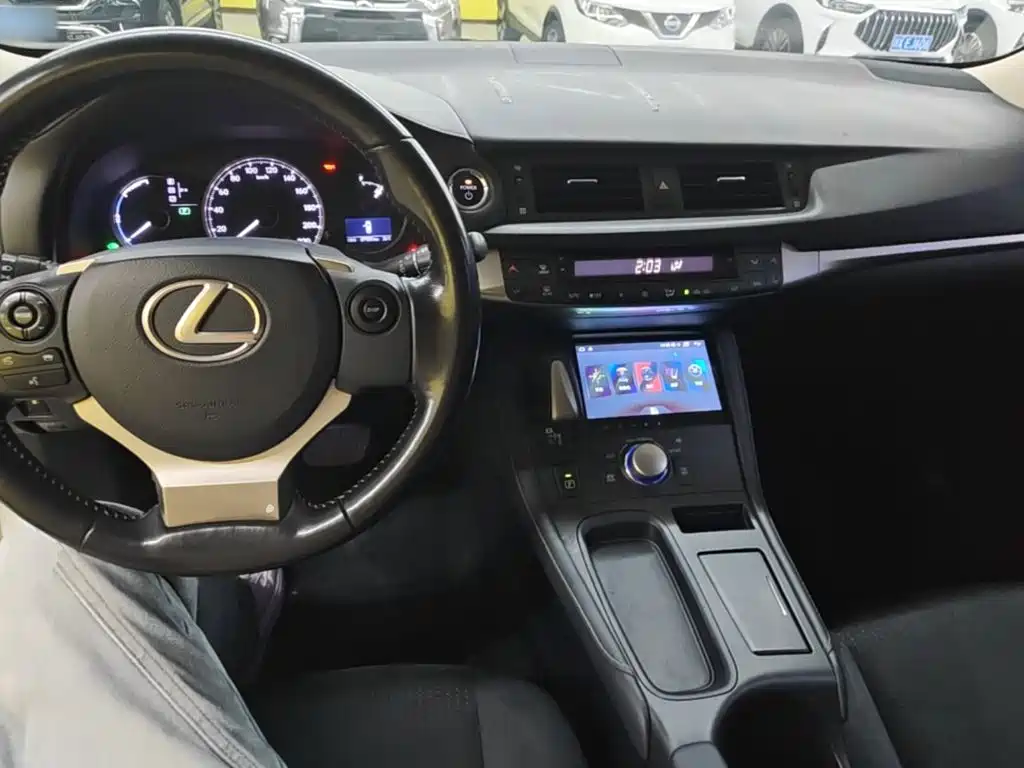 Lexus CT — миниатюра 10