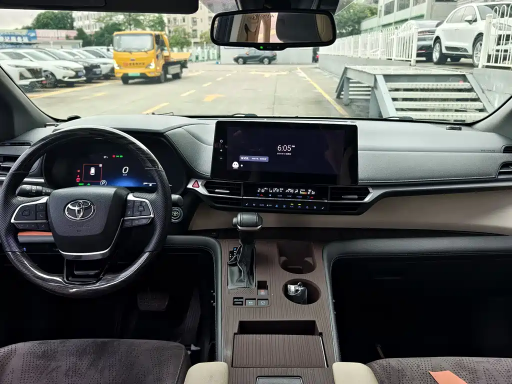 Toyota Sienna — миниатюра 16