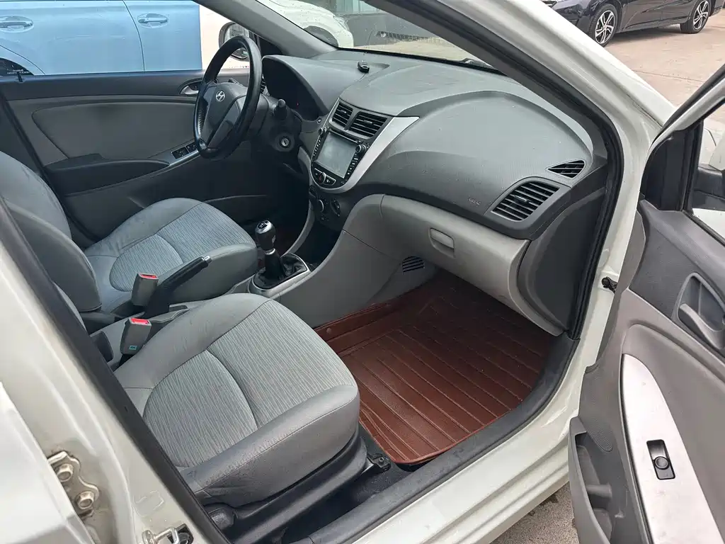 Hyundai Verna — миниатюра 8