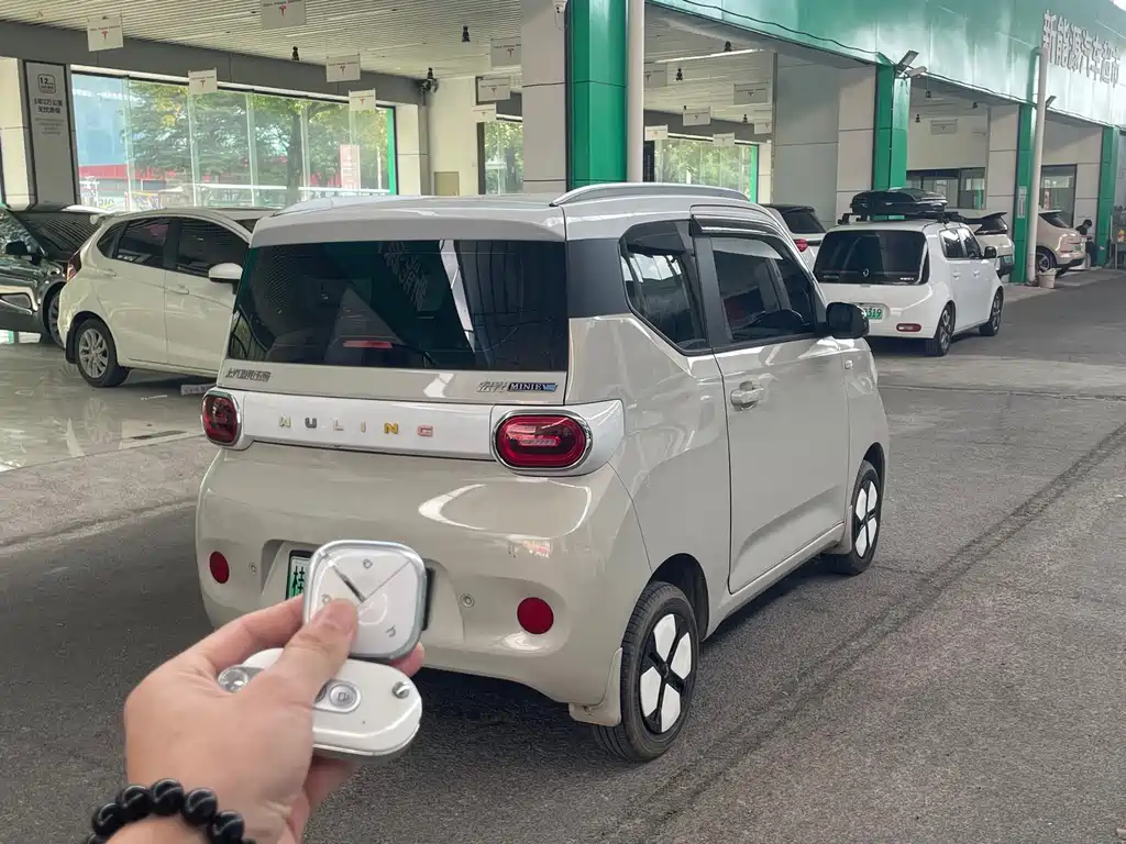 Wuling MINIEV — миниатюра 5