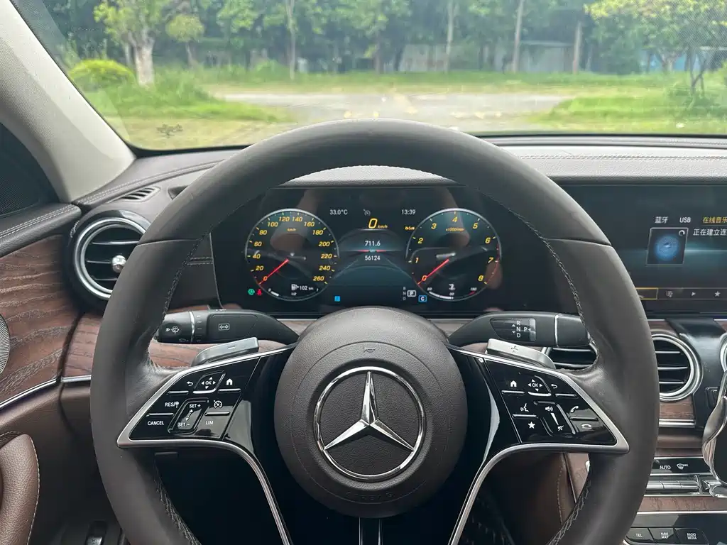 Mercedes-Benz E-Class — миниатюра 9