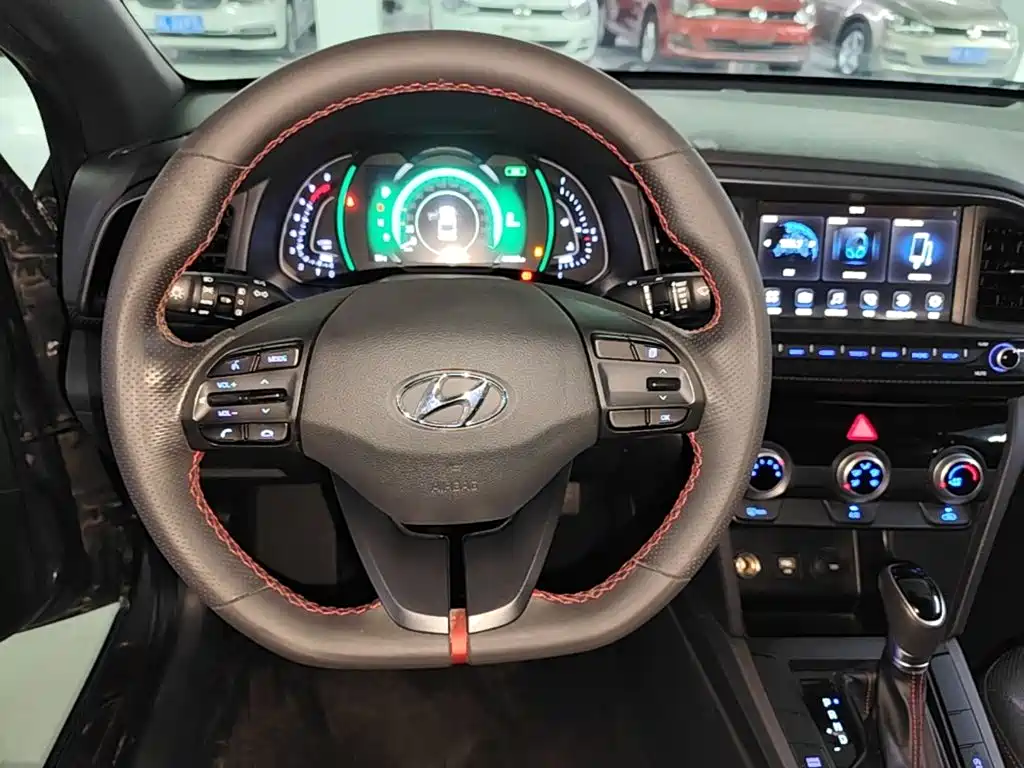 Hyundai Elantra — миниатюра 11