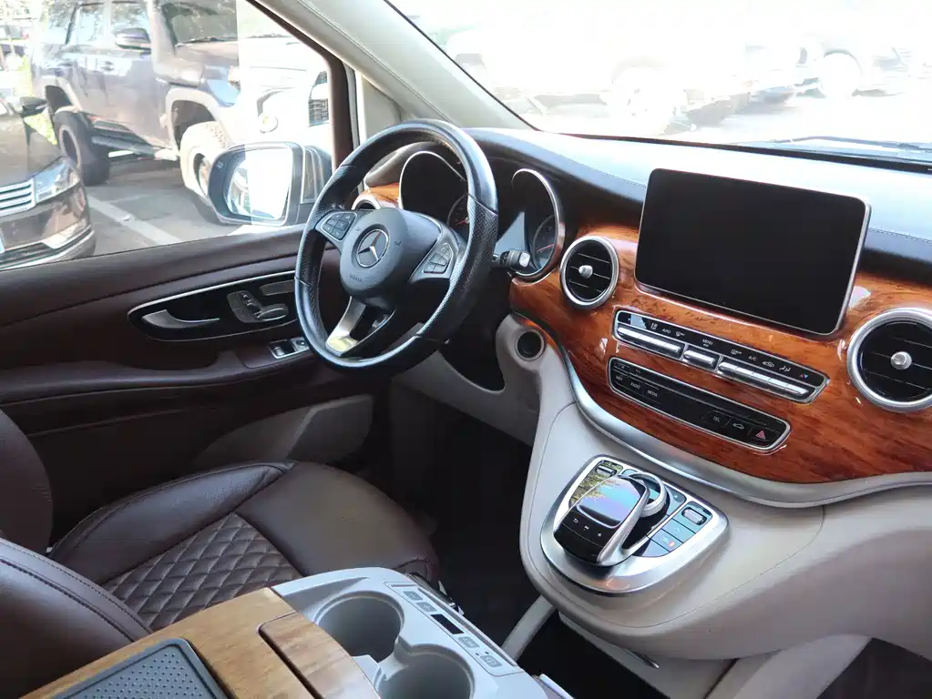 Mercedes-Benz V-Class — миниатюра 13