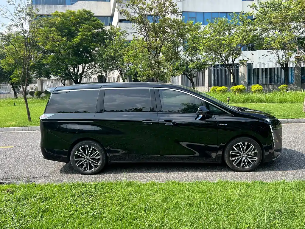 GAC Motor Trumpchi E8 PHEV — миниатюра 4