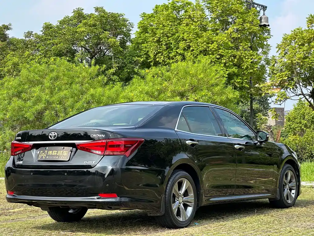 Toyota Crown — миниатюра 6