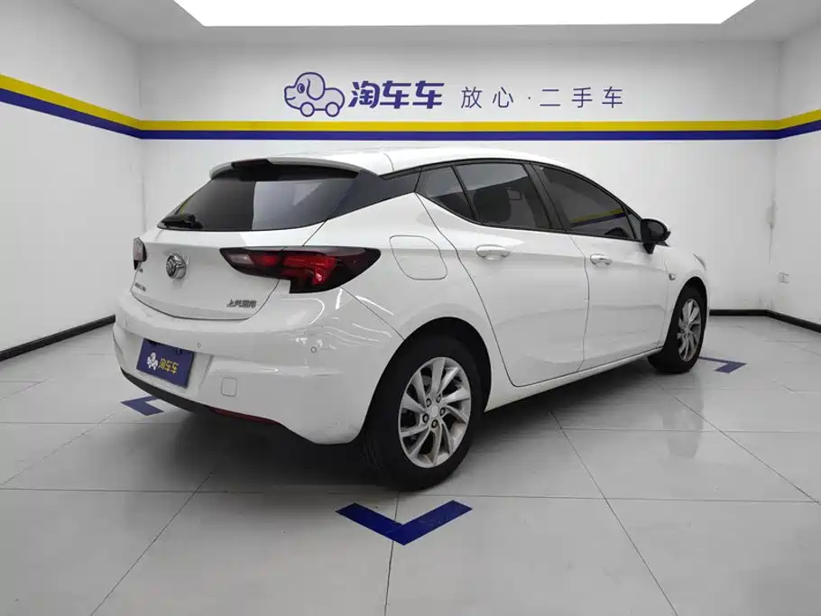 Buick Verano Hatchback 15S Auto Leading Type, фото 3