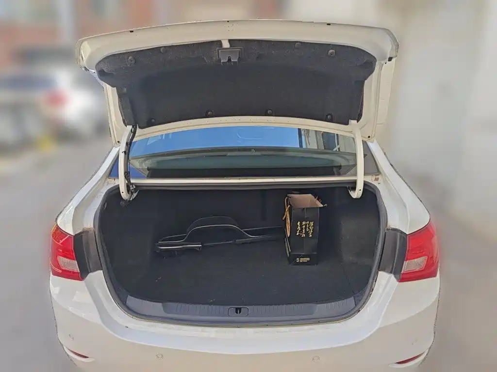 Buick Excelle — миниатюра 10