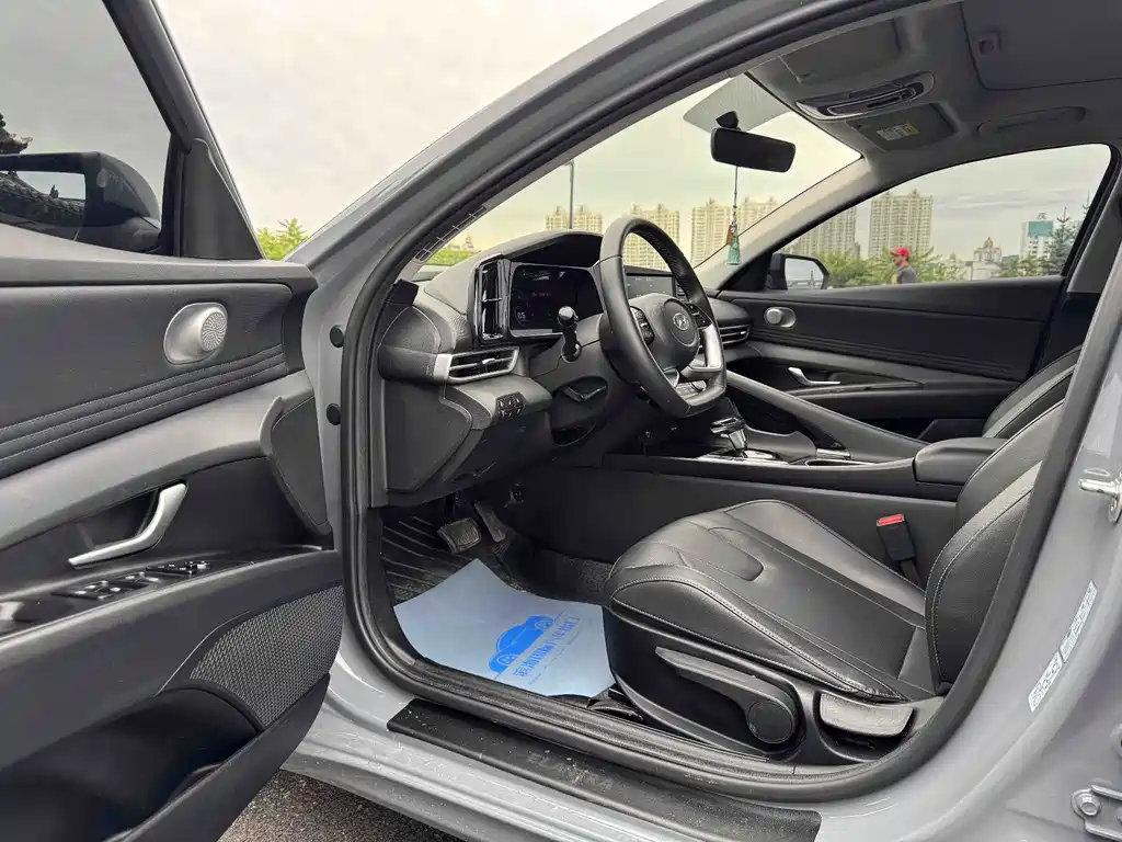 Hyundai Elantra — миниатюра 7